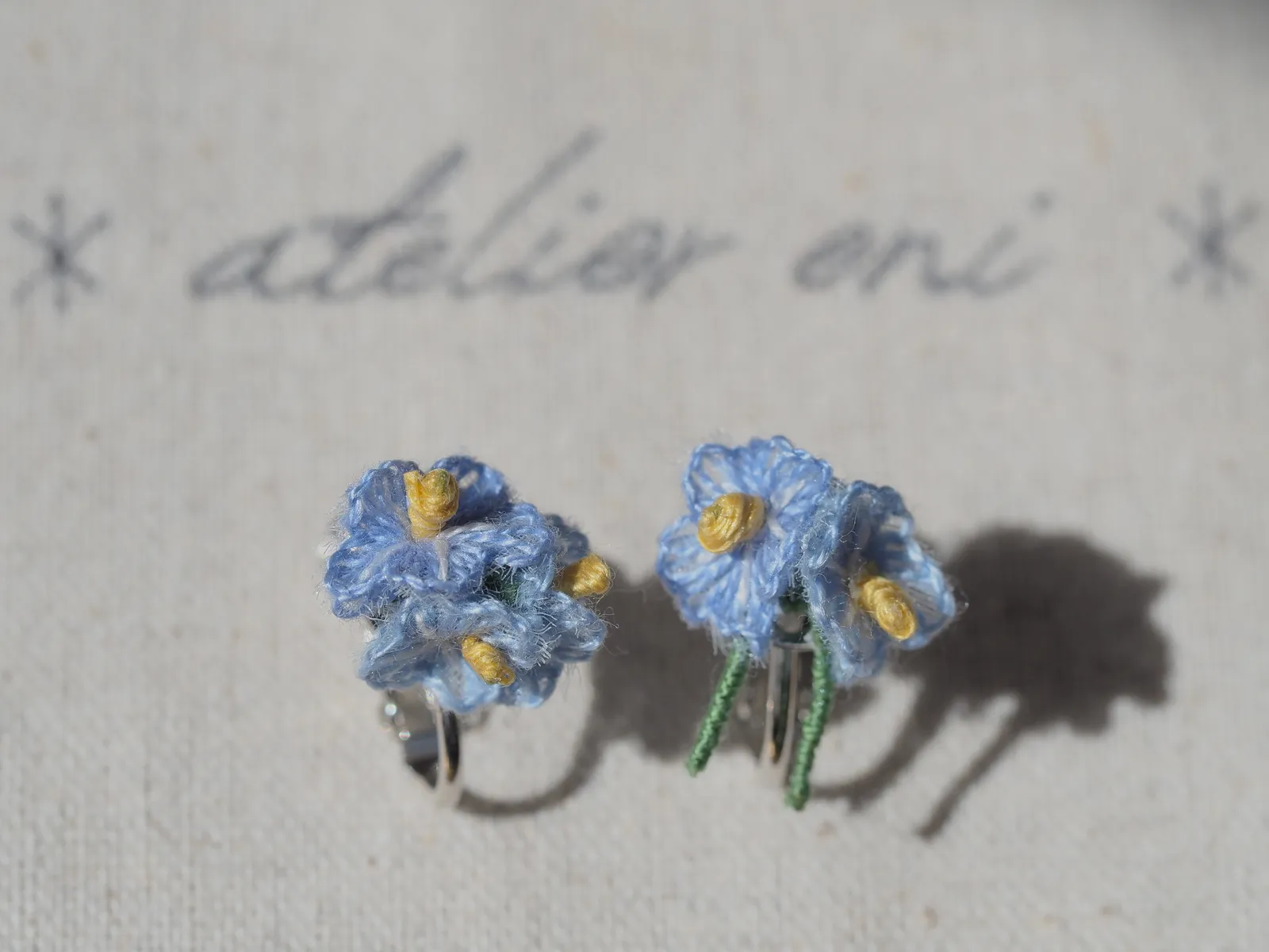 littleni flower -forget me not-