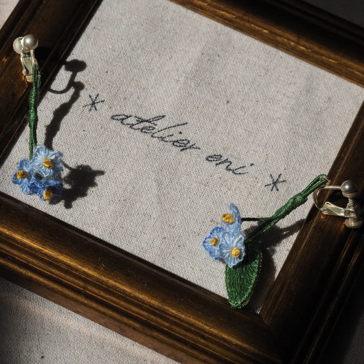 littleni flower -forget me not-