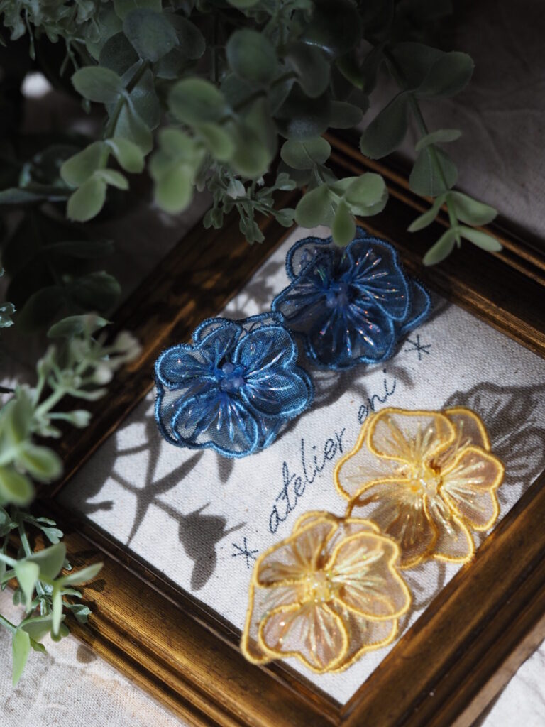 eni no hanaラメ糸を使用して、オーガンジーの透け感を大切にした作品。