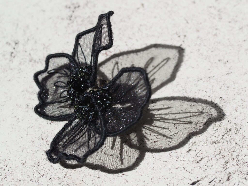 hane. no hana-kuro-の美しい影。