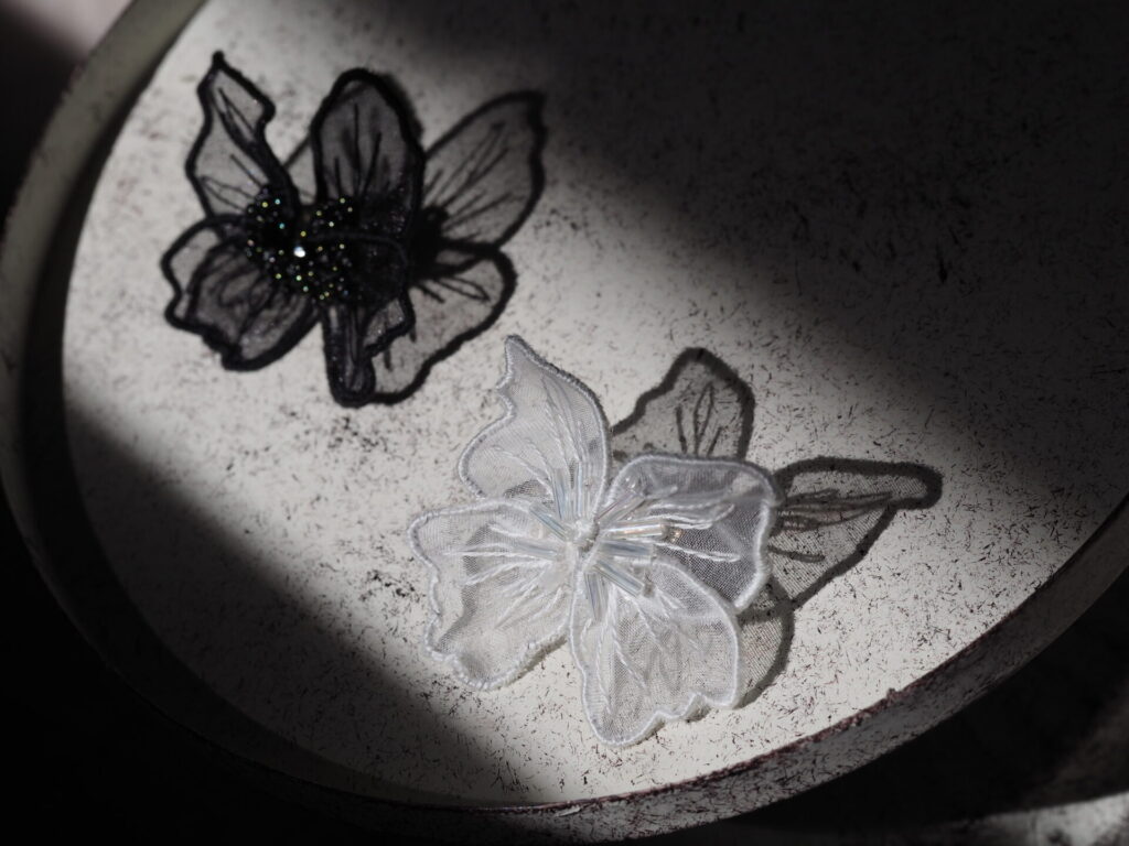 hana no hana白×黒。光と影のコントラスト。