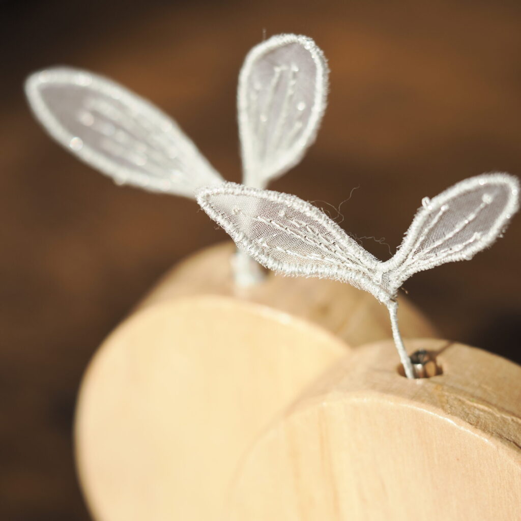 gin-leaf-。一輪挿しに飾って。