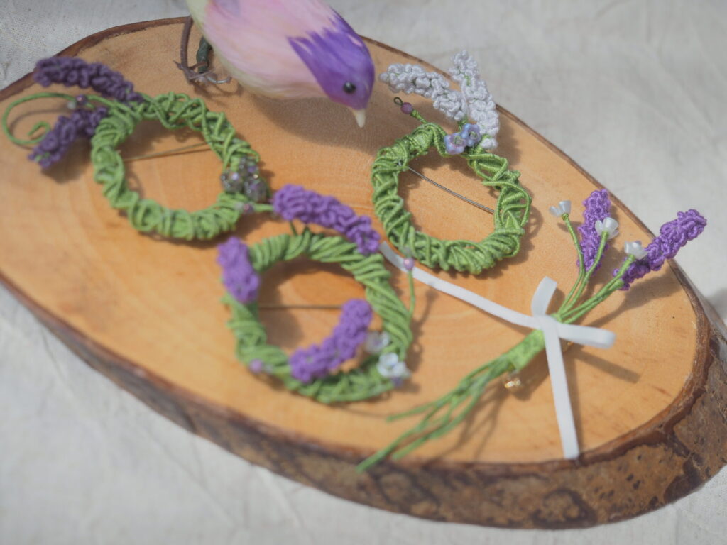 lavenderリースとブーケのブローチ×鳥