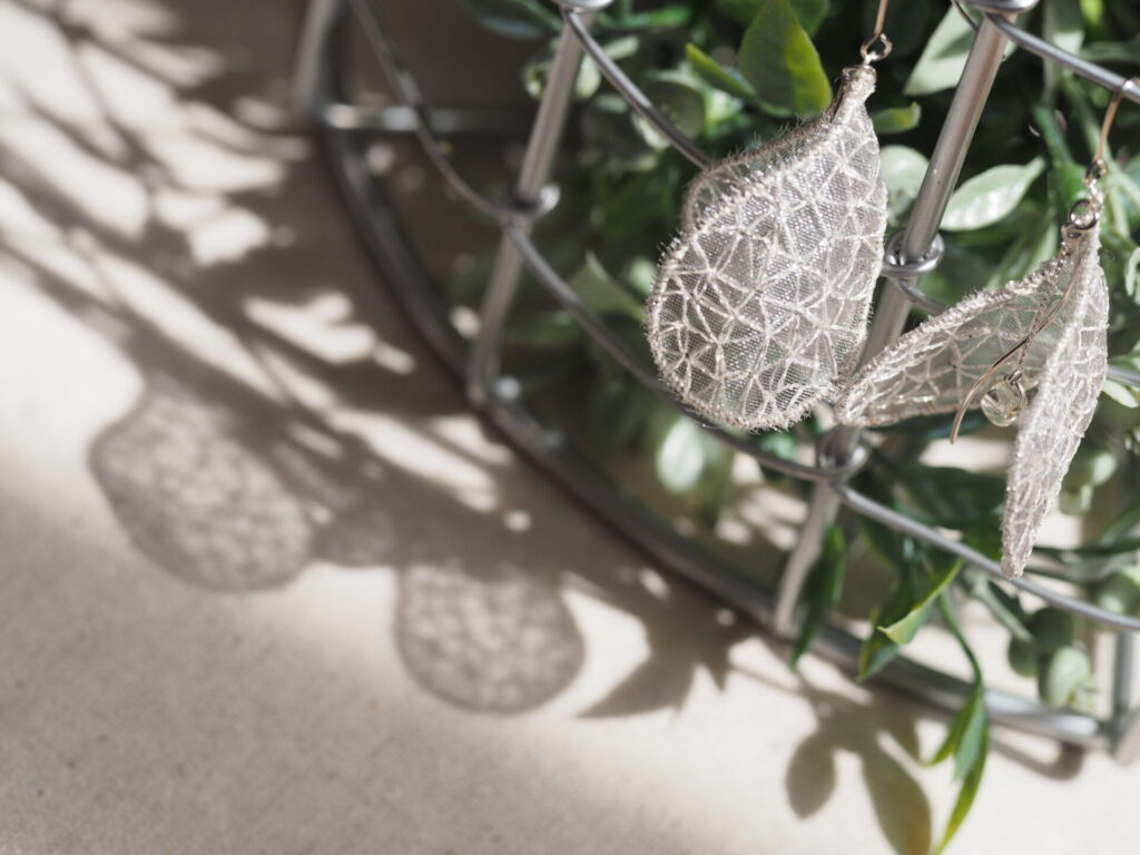 "shizuku no hana"。横から見ると雫型。