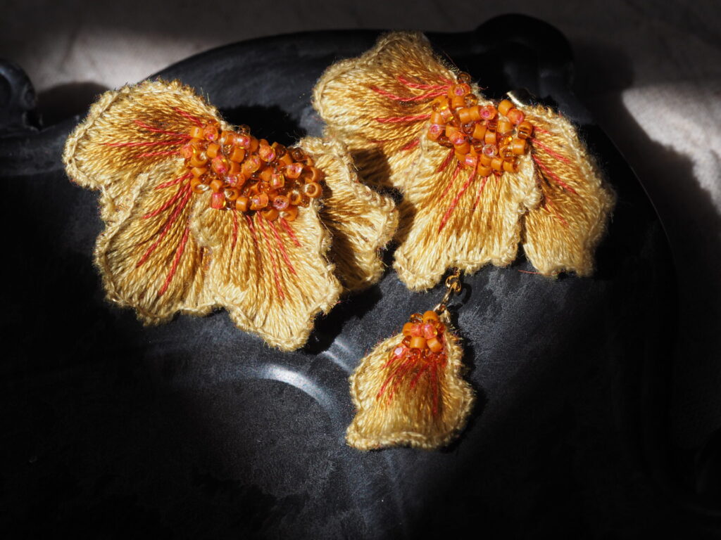 tsuki no hana"hangetsu"。光を集める月の花。