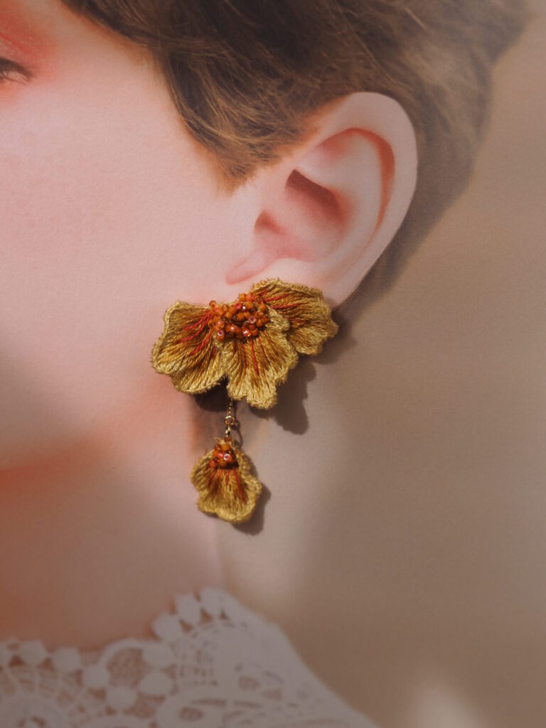 tsuki no hana"hangetsu"。アシンメトリーな揺れるデザイン。