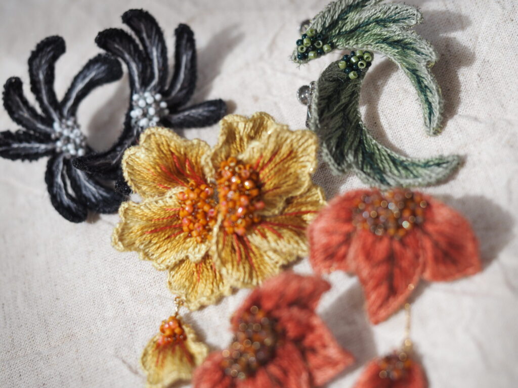 "tsuki no..."シリーズ。それぞれの物語を抱いて咲く耳飾り。