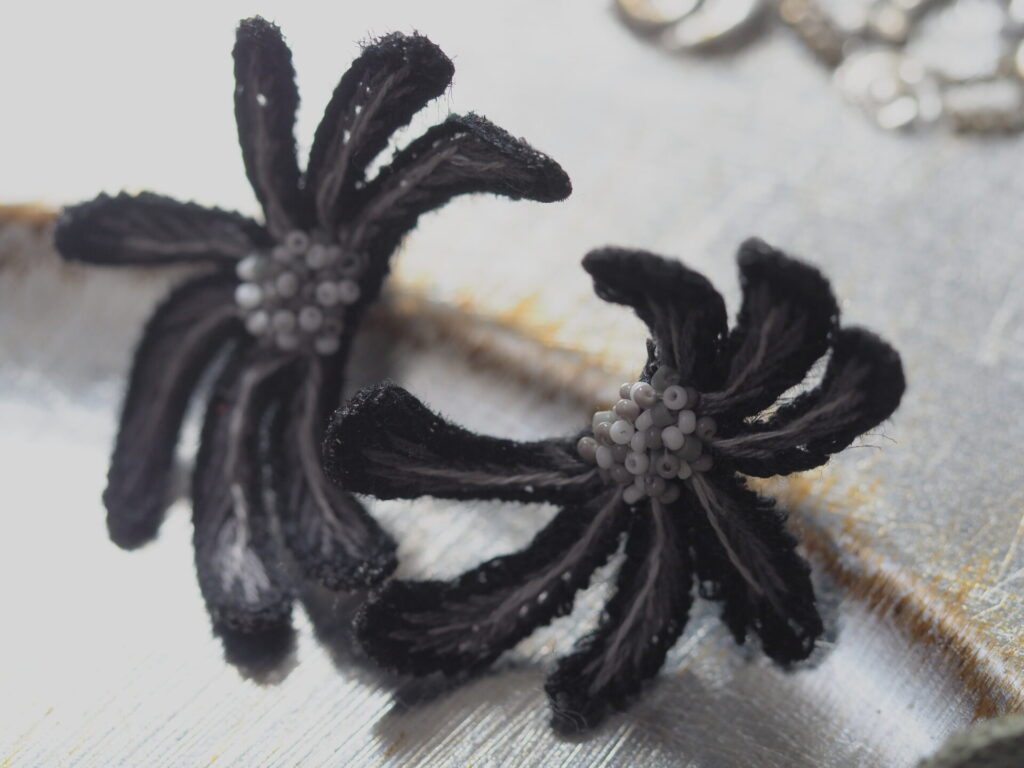 tsuki no hana"shingetsu"。シルバートレーの上で、静かに咲く。