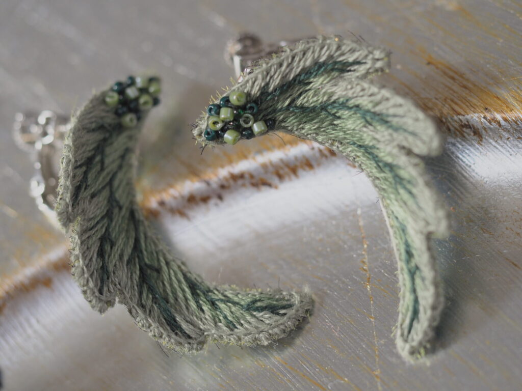 tsuki no ha"mikazuki"。シルバートレーに乗せて。