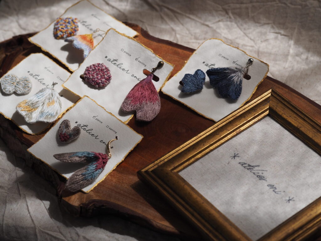 motifeniを∗atelier eni∗額と並べて。