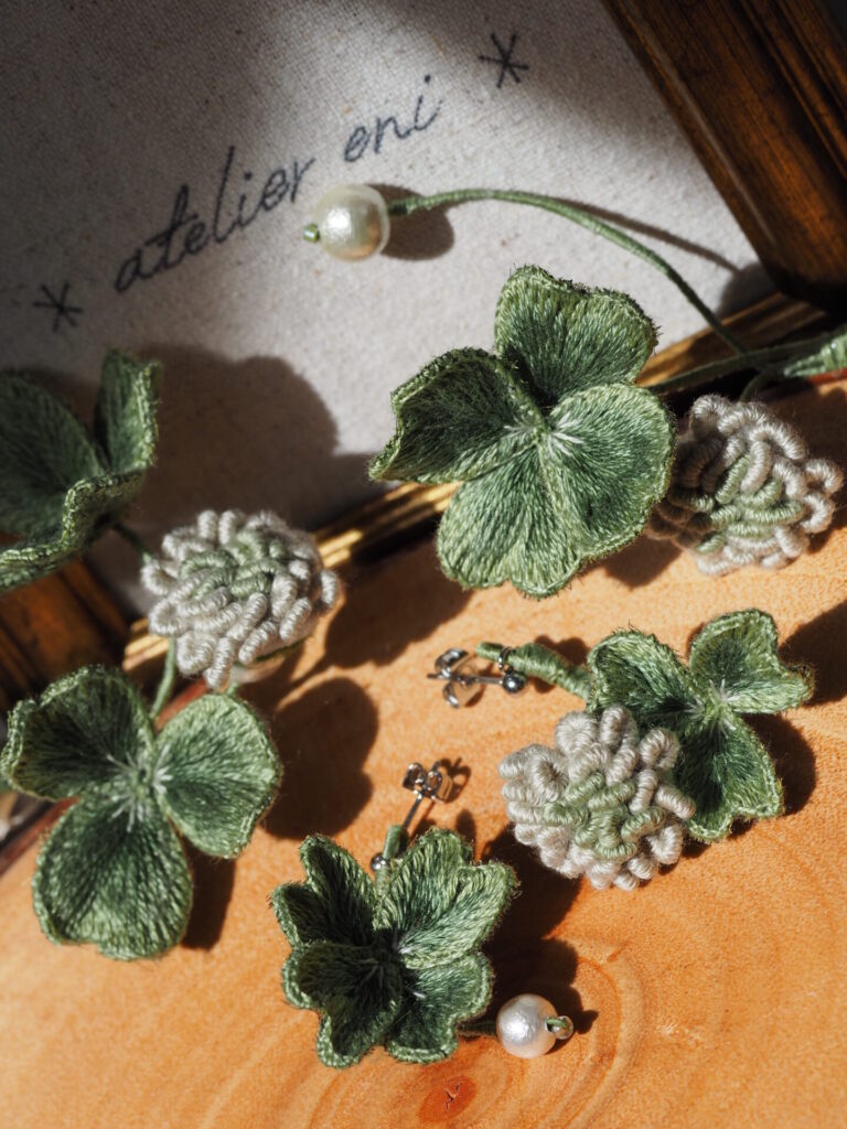 cloverと白詰草×∗atelier eni∗×樹×日差し。