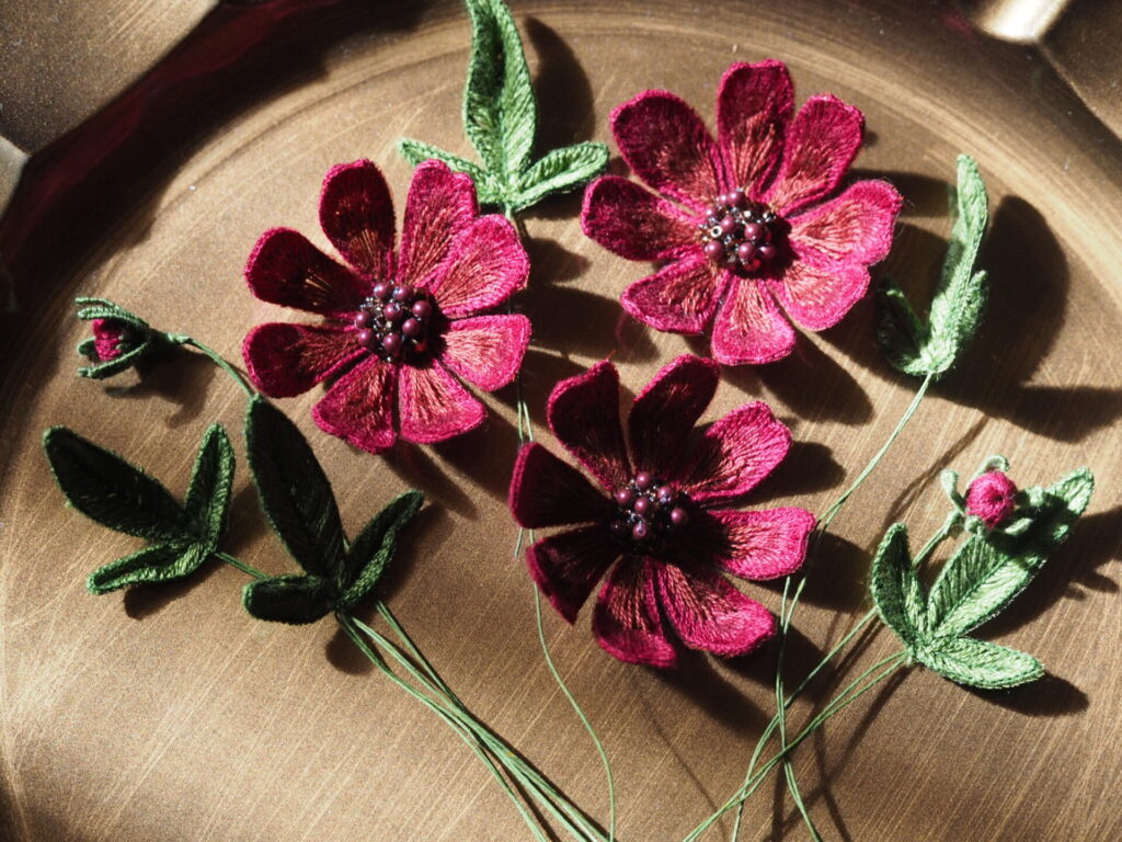 組み立て前のチョコレートコスモス。