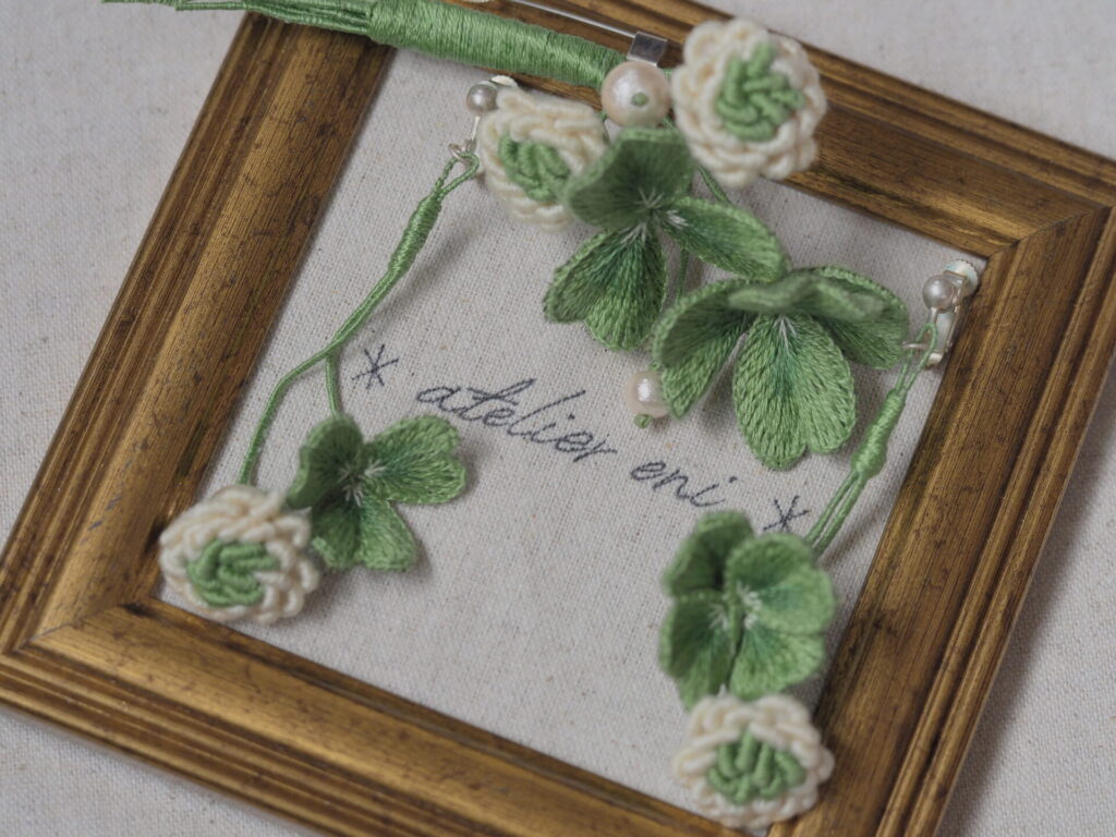 爽やかな色味のクローバたち×∗atelier eni∗額。