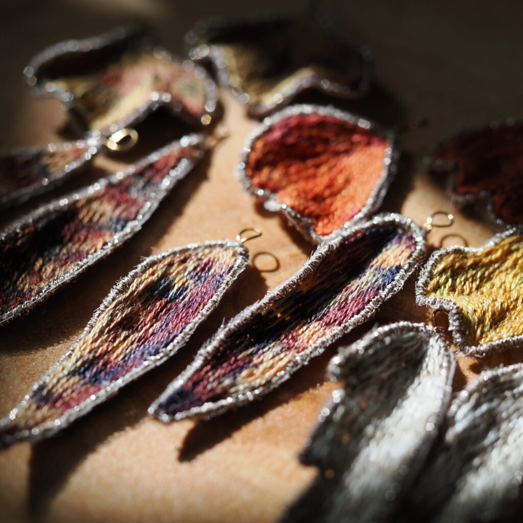 光に当てられて、gradeniが並ぶ。