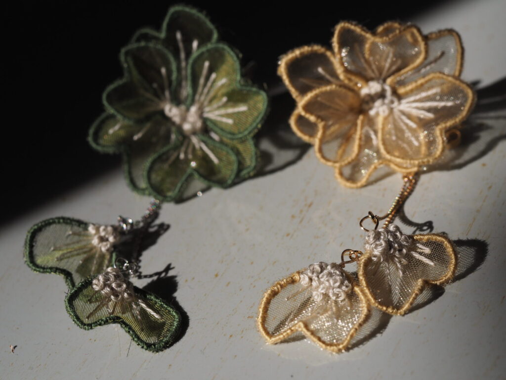 アシンメトリーなeni no hanaが並ぶ。