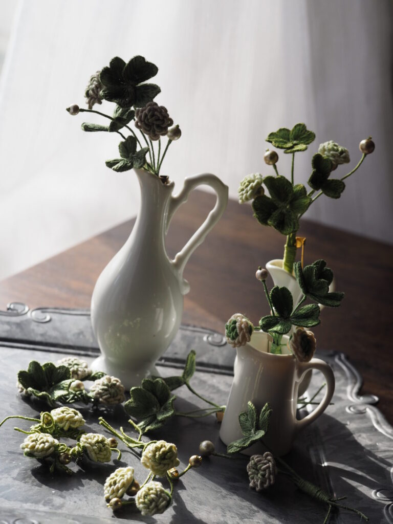 柔らかな光と影に当たるcloverたち。