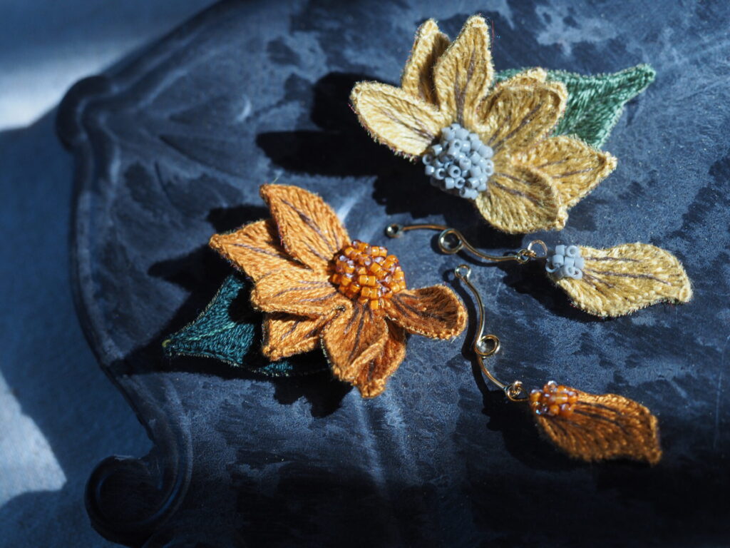 黒プレートの上に咲く、hidamari no hana。