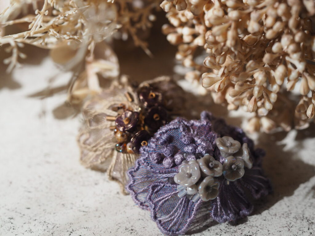 左右を重ねると、一つのお花の様になるojigihana。