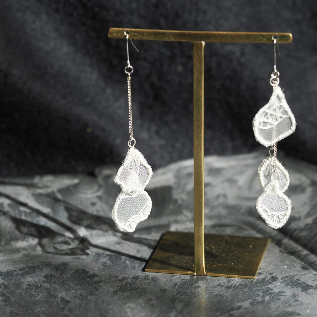 スタンドで透けて、影を落とすgin-kakera。