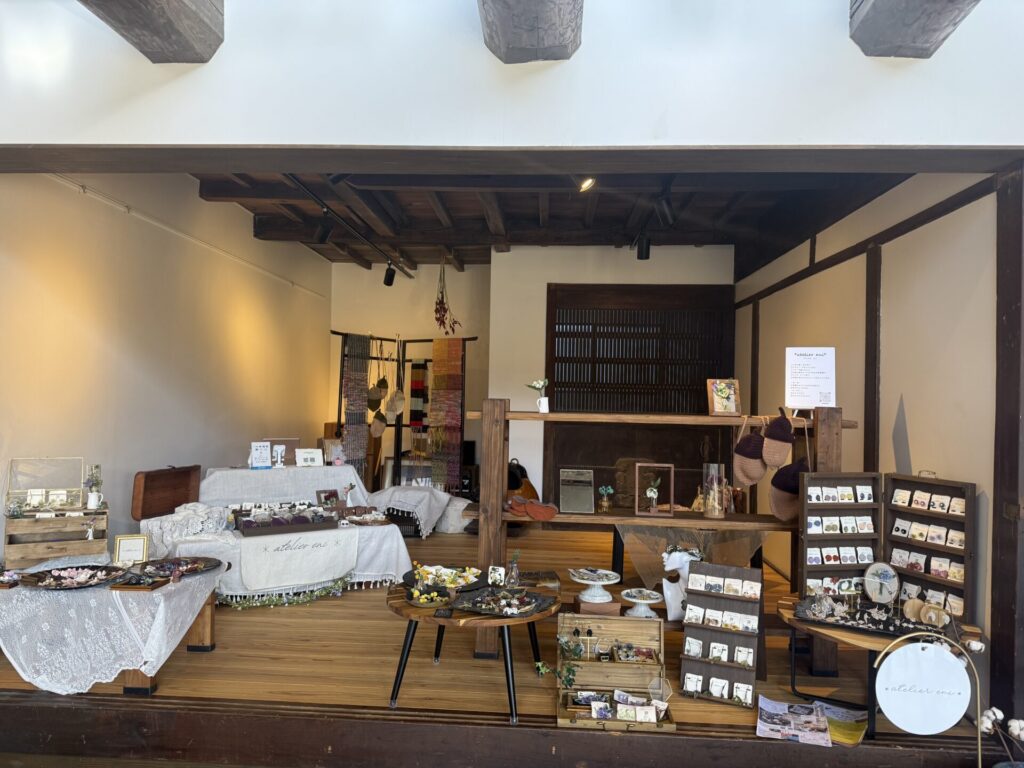 らしくマルシェ。∗atelier eni∗ブース全体。