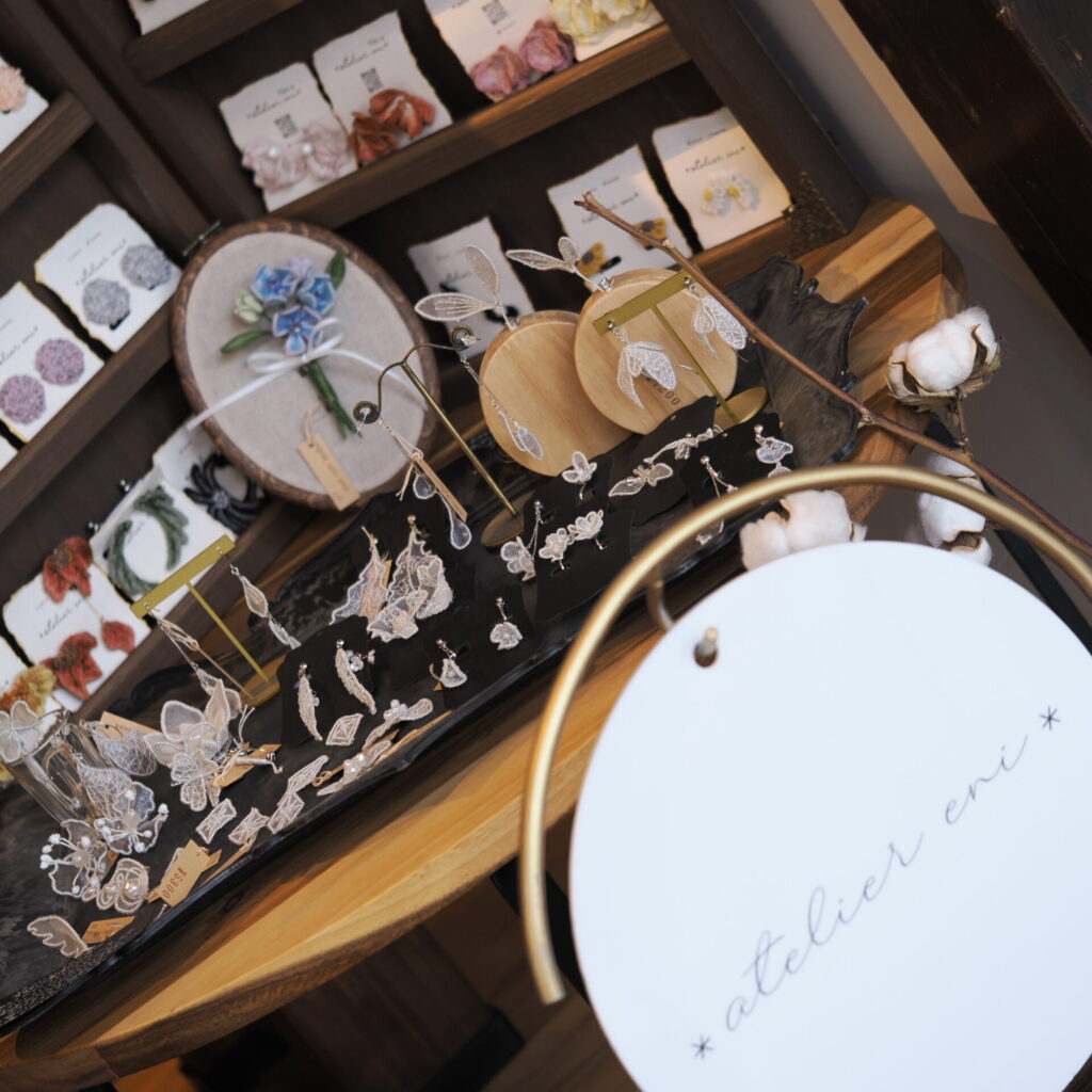 ∗atelier eni∗看板とディスプレイ。