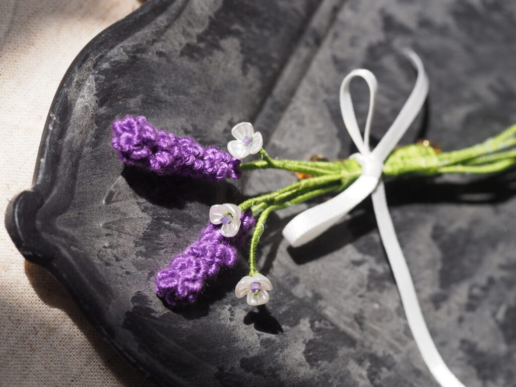 lavender bouquet brooch。