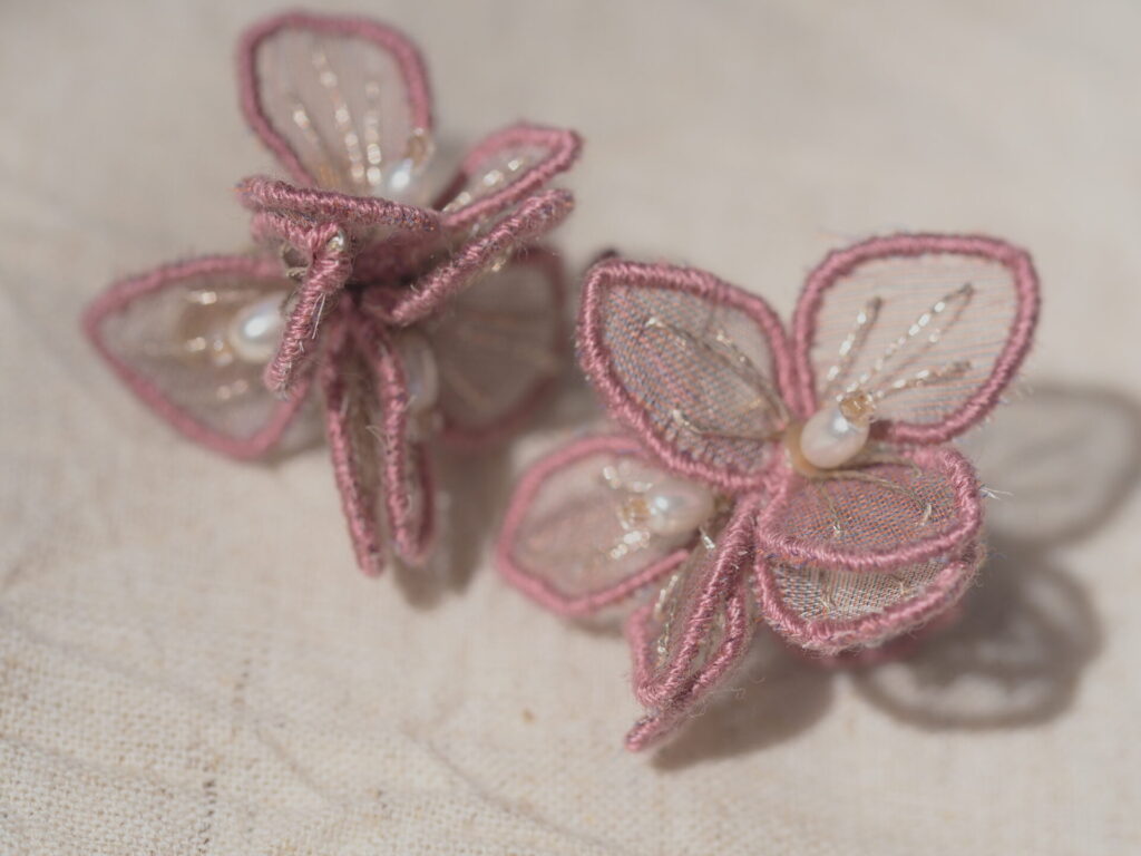 光を受けて輝くmitsu no hanaアップ。