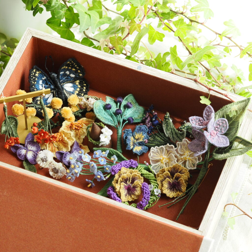 本から咲く、∗atelier eni∗の草花たち。