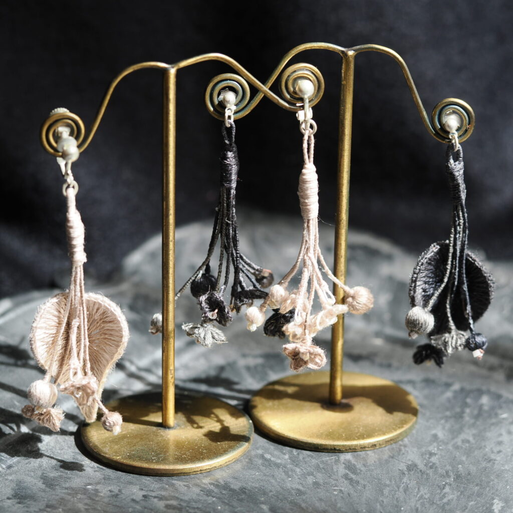 koeda -mi-to hana- ichiをスタンドにディスプレイ。