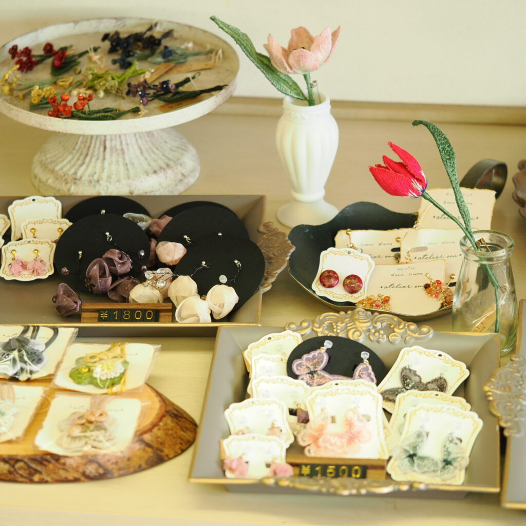 eni no tibiraの∗atelier eni∗ディスプレイ。