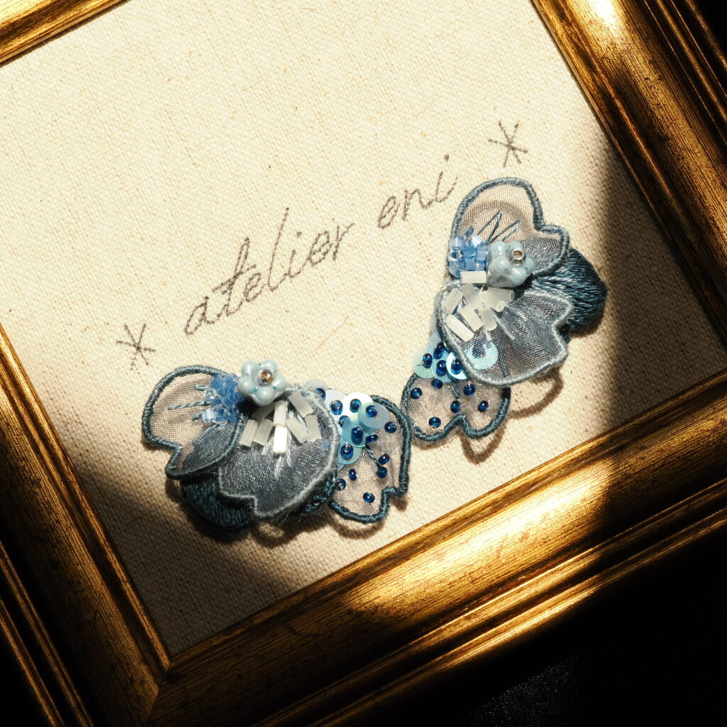 光を受け取るhane no hana ブルー。∗atelier eni∗額と。