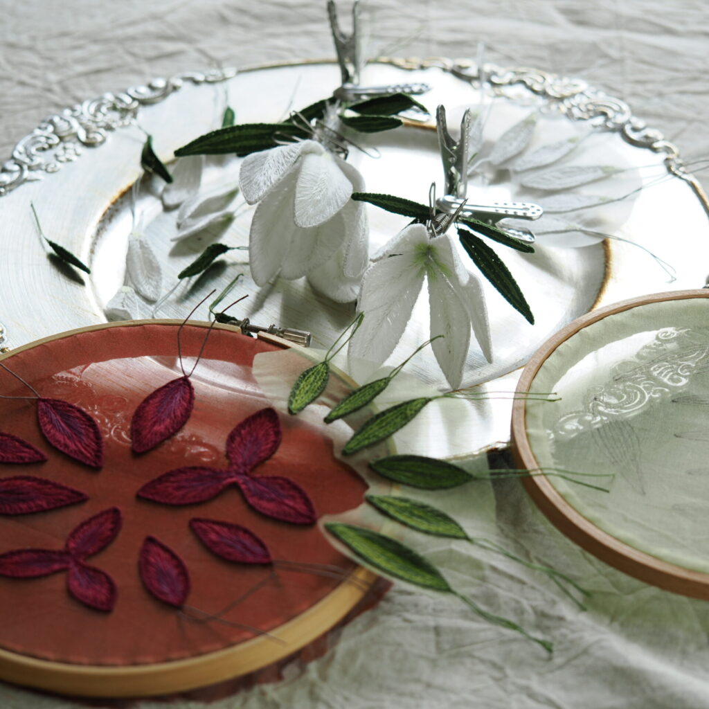 制作途中のlily。