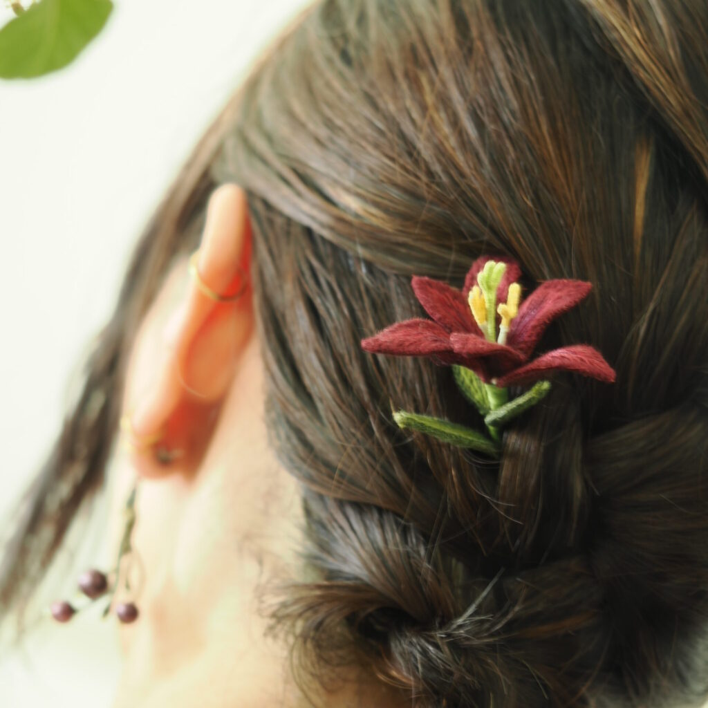 かんざしのように、ヘアアクセサリーとして。