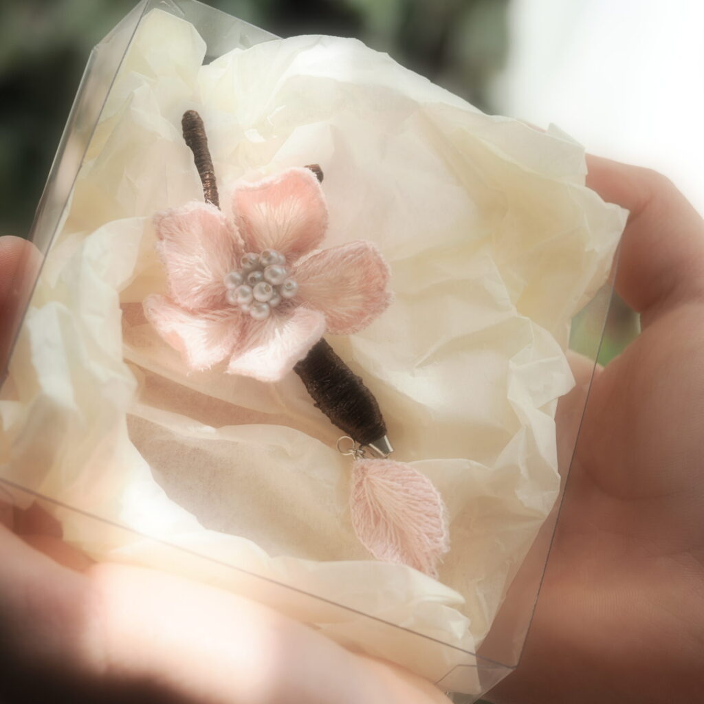 sakura brooch ラッピング。
